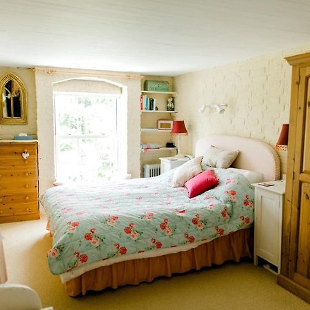 Cosy Cottage Ground Floor Bedroom Ensuite With Private Entrance Chichester Extérieur photo