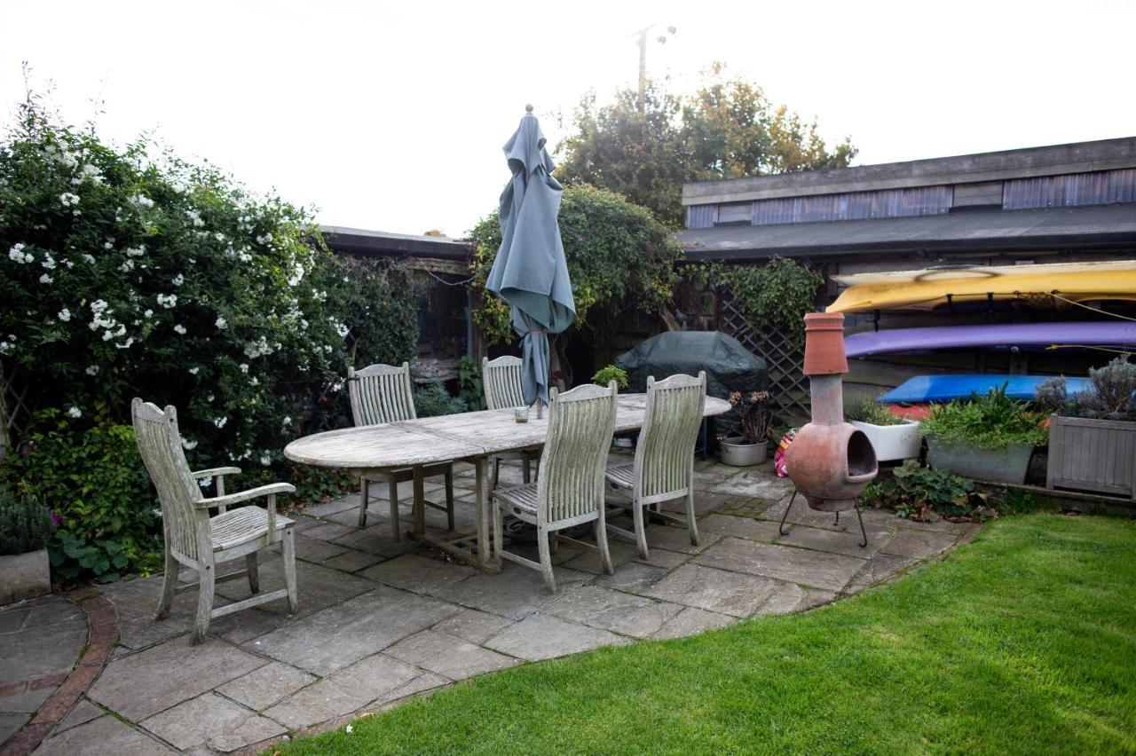 Cosy Cottage Ground Floor Bedroom Ensuite With Private Entrance Chichester Extérieur photo