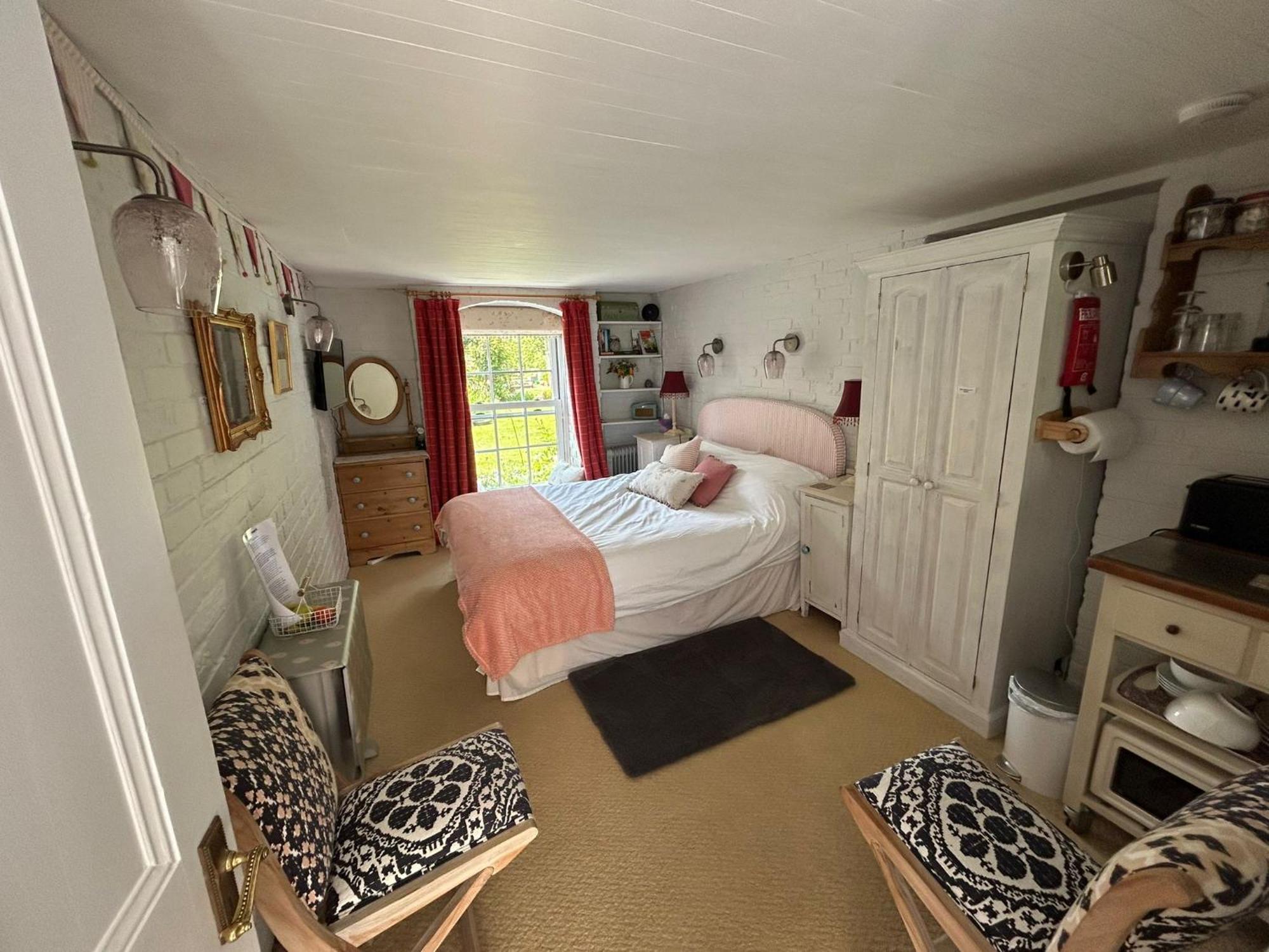 Cosy Cottage Ground Floor Bedroom Ensuite With Private Entrance Chichester Extérieur photo